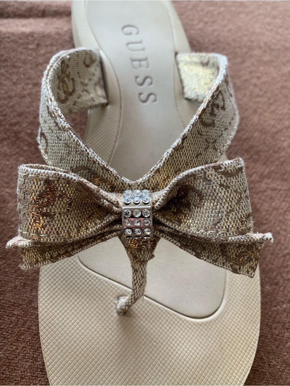 GUESS Gold Bow Thong Sandals Size 8 - Picture 6 of 7